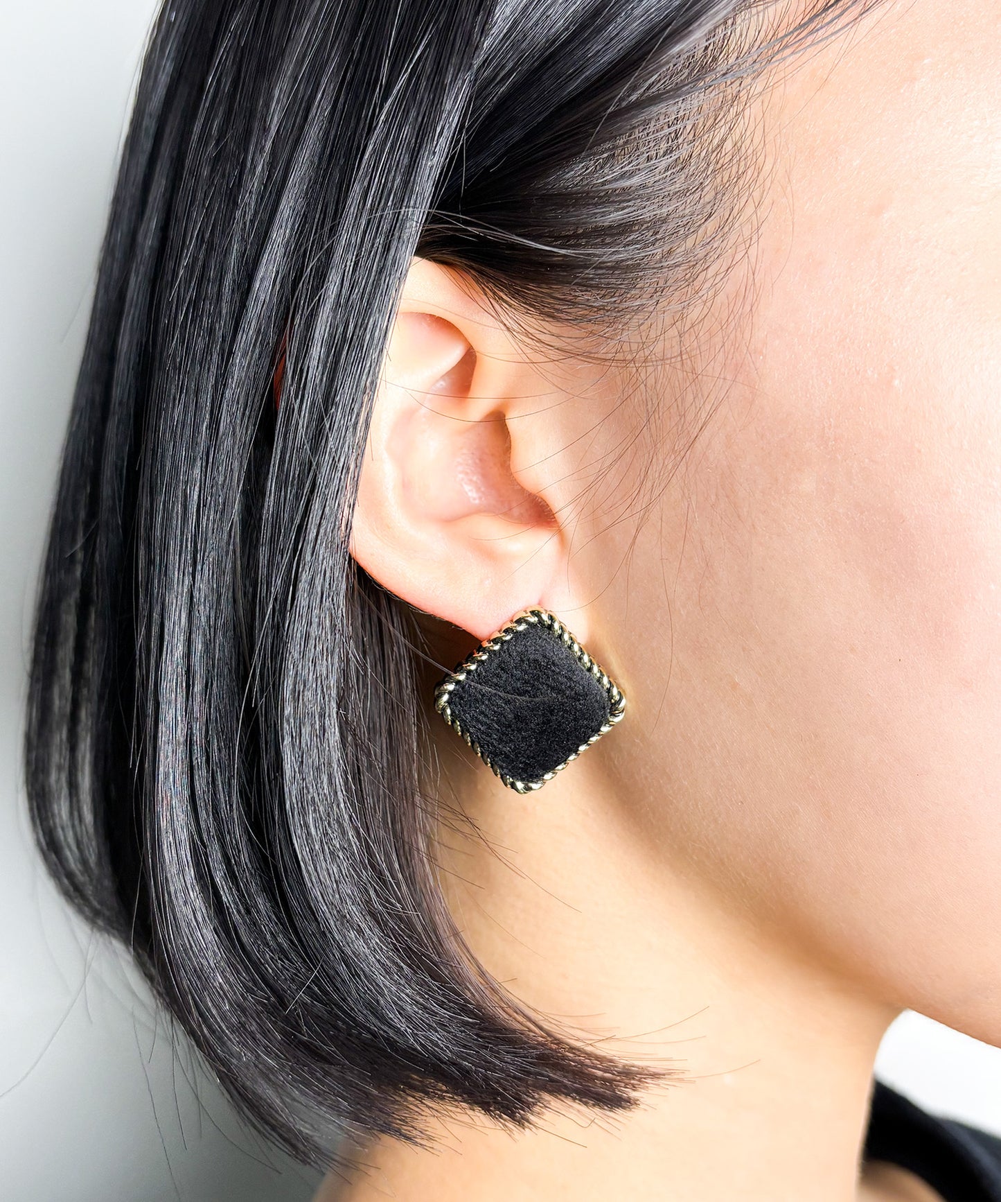 ベロアスクエアピアス【Black】