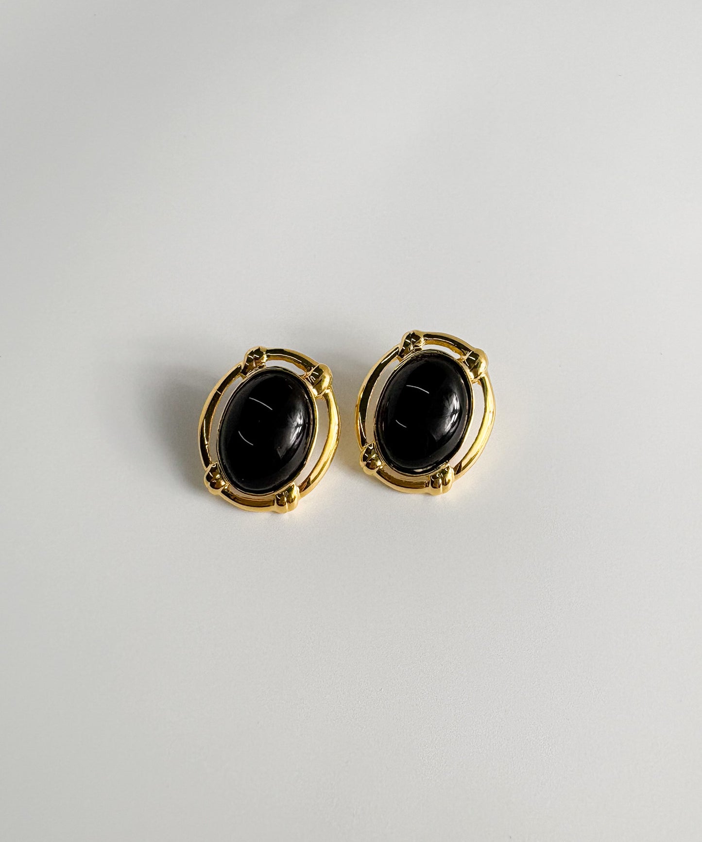 ストーンヴィンテージピアス【Black】