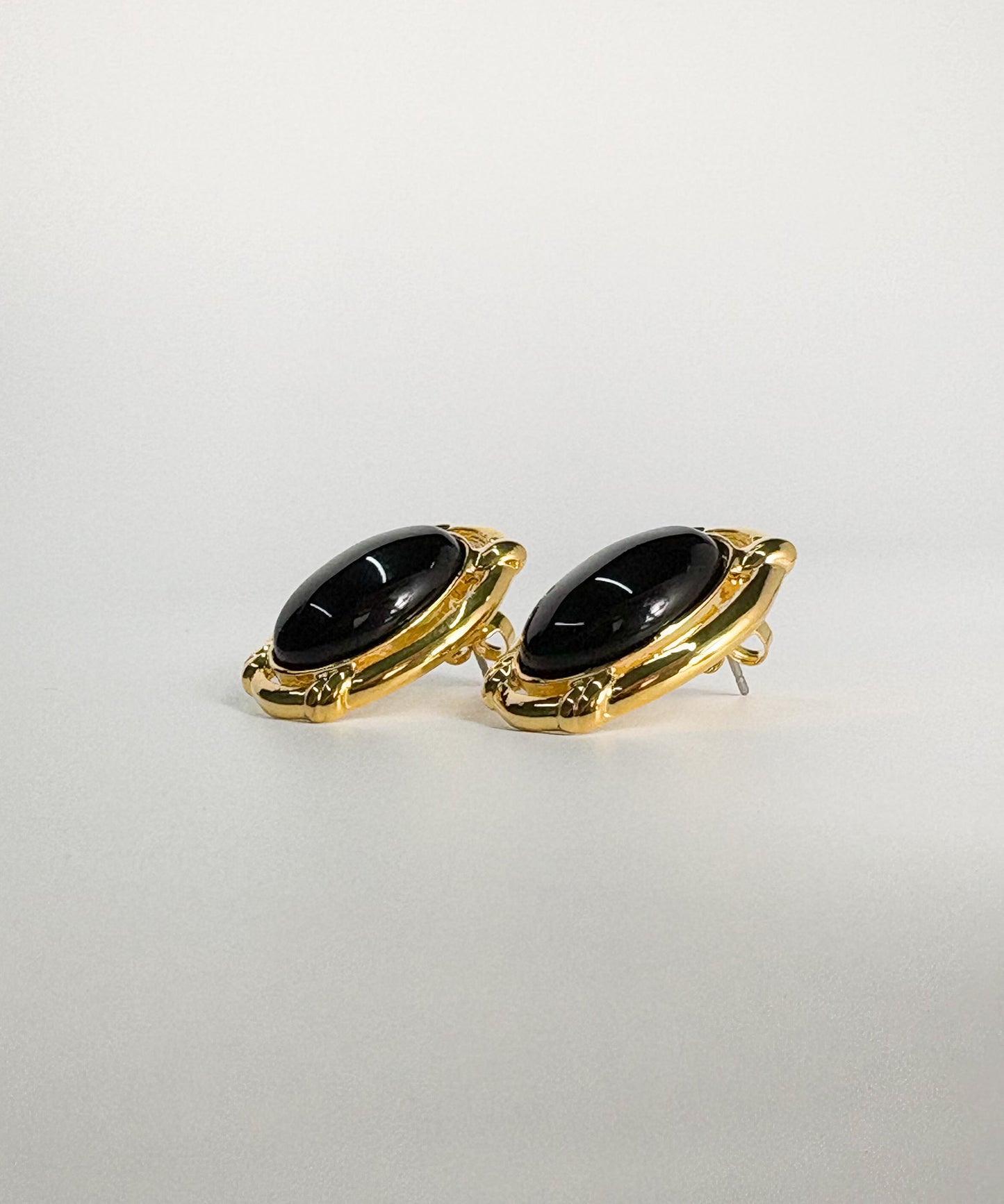 ストーンヴィンテージピアス【Black】