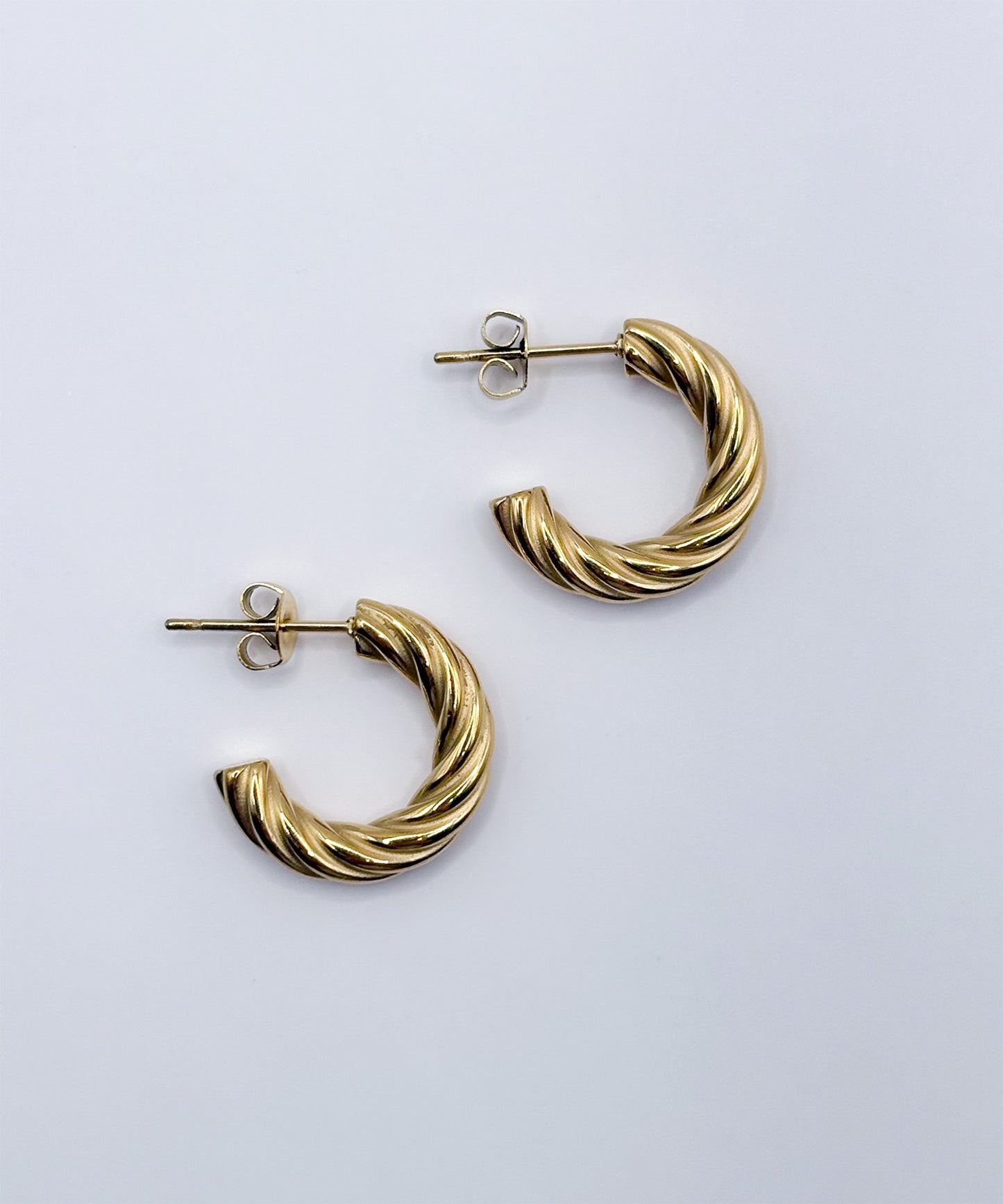 型押しラインスモールピアス【Gold】