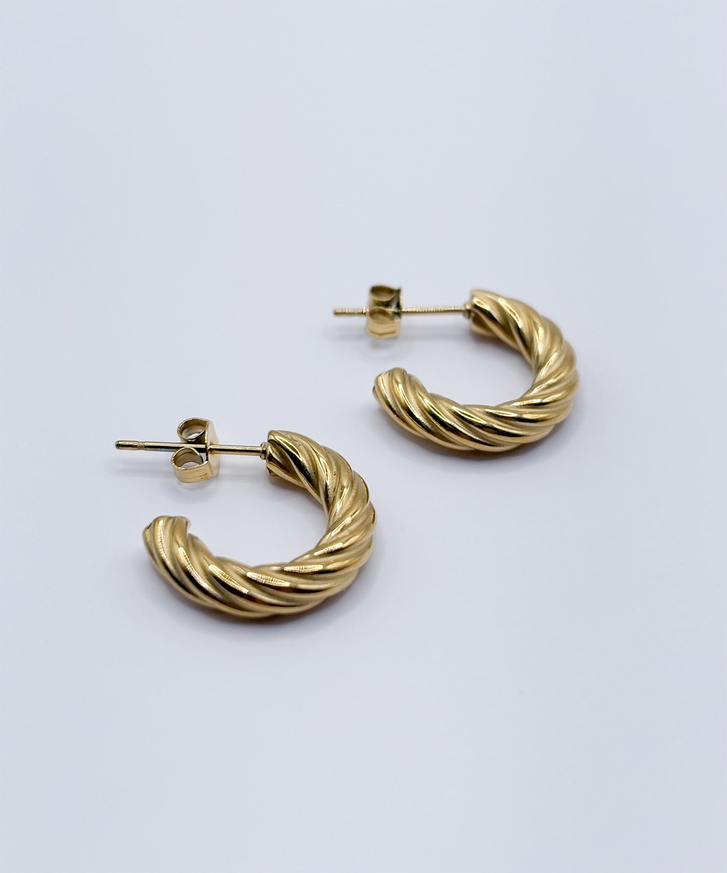 型押しラインスモールピアス【Gold】