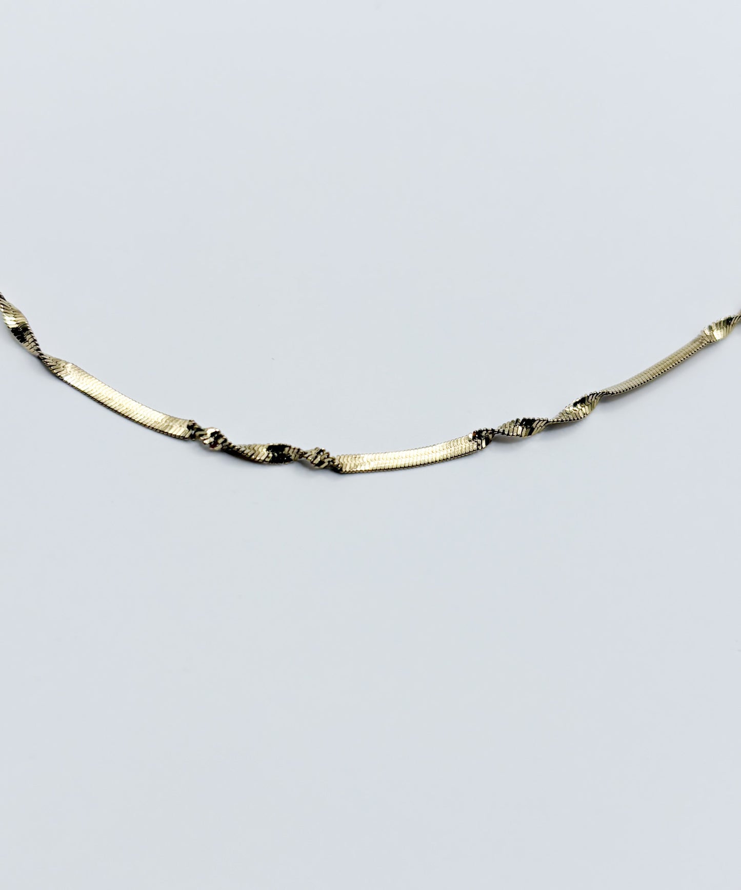 スペーシングツイストチェーンネックレス【Gold】