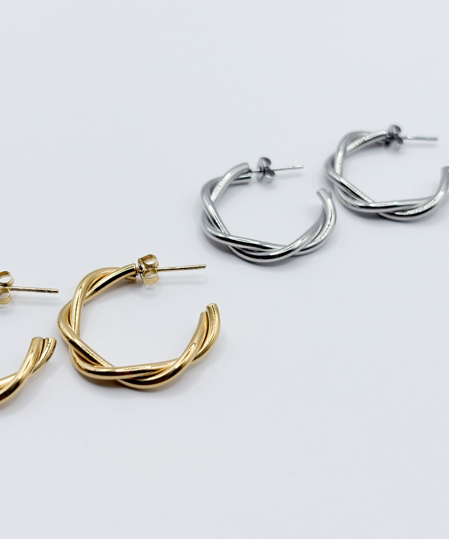 ダブルツイストピアス【Gold】