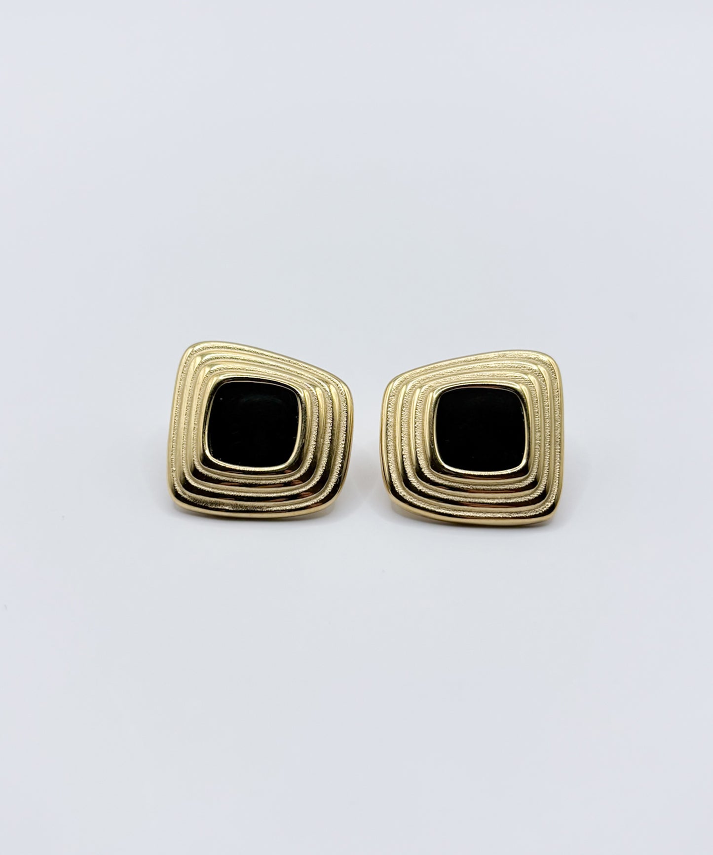 ディストーテッドスクエアピアス【Gold×Black】