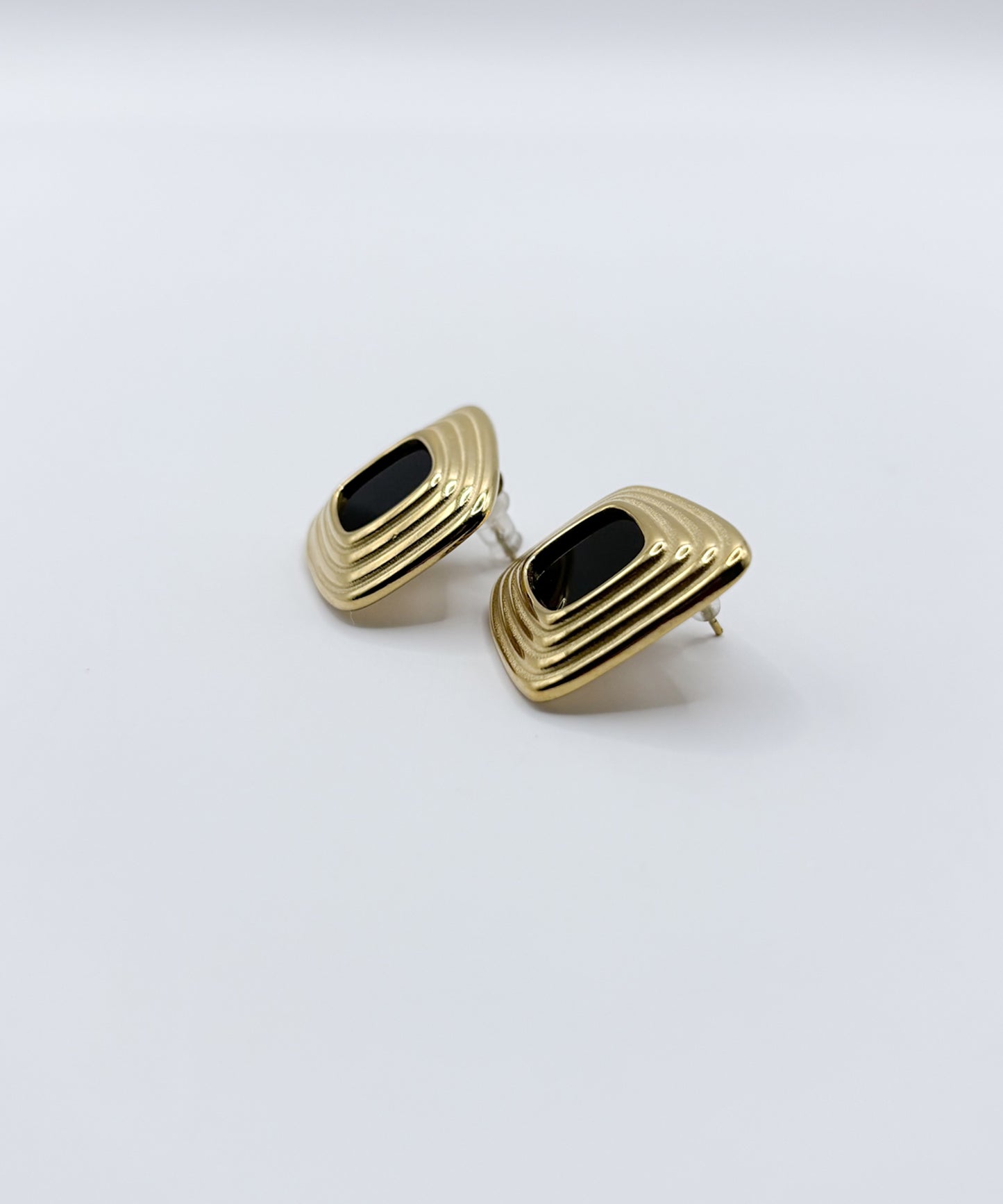 ディストーテッドスクエアピアス【Gold×Black】