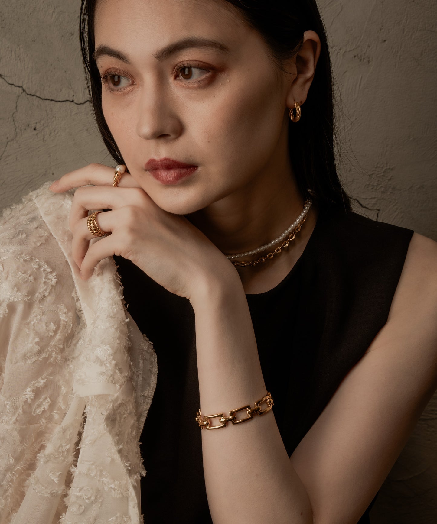 型押しラインスモールピアス【Gold】