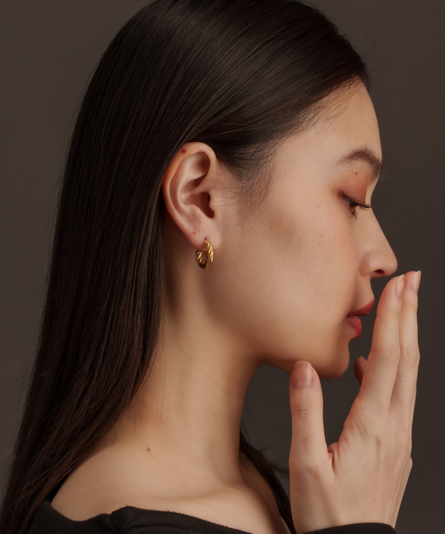 型押しラインスモールピアス【Gold】