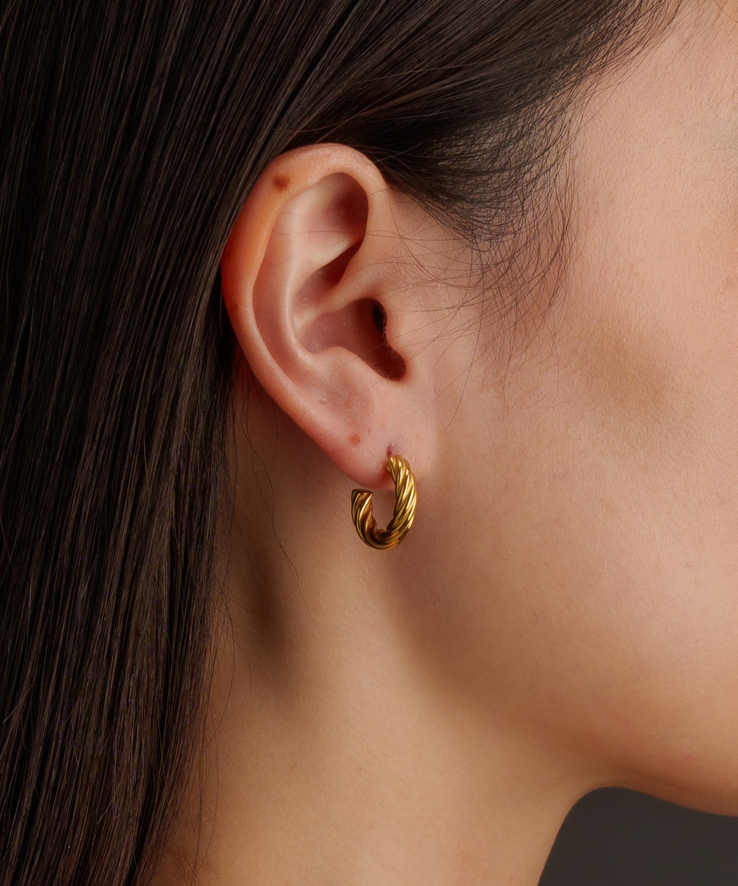 型押しラインスモールピアス【Gold】