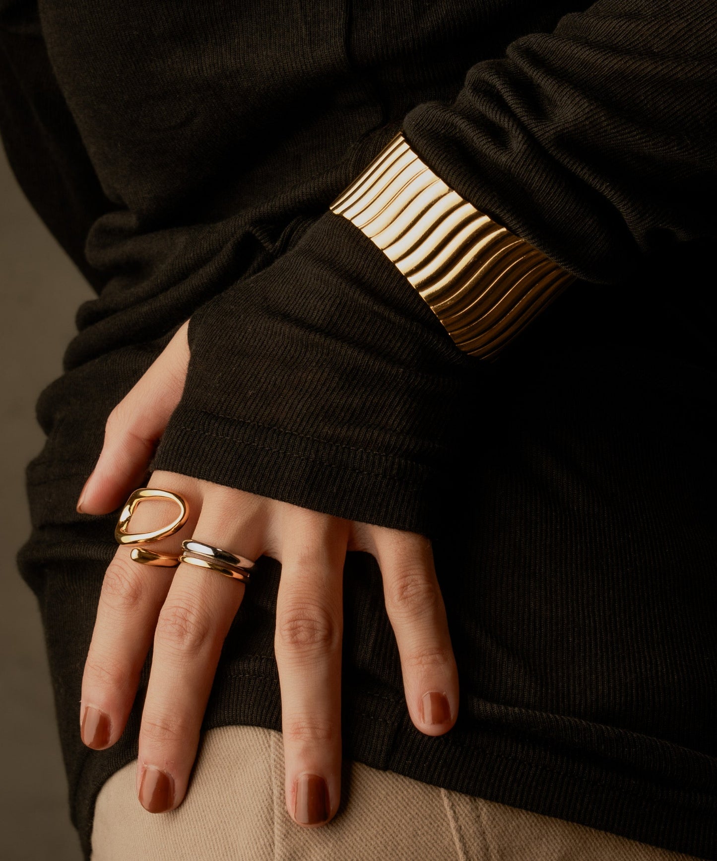 ウェービングボリュームバングル【Gold】