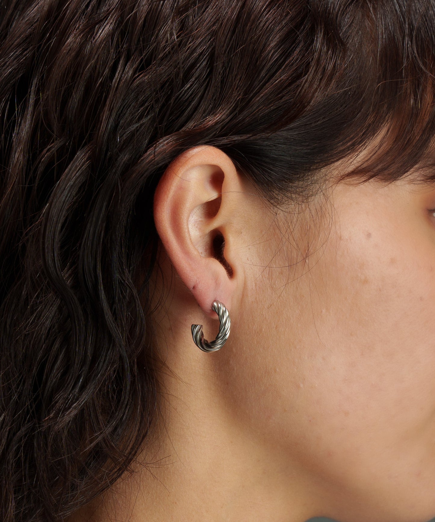 型押しラインスモールピアス【Silver】