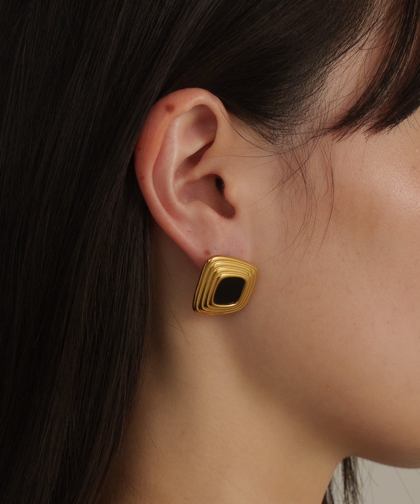ディストーテッドスクエアピアス【Gold×Black】