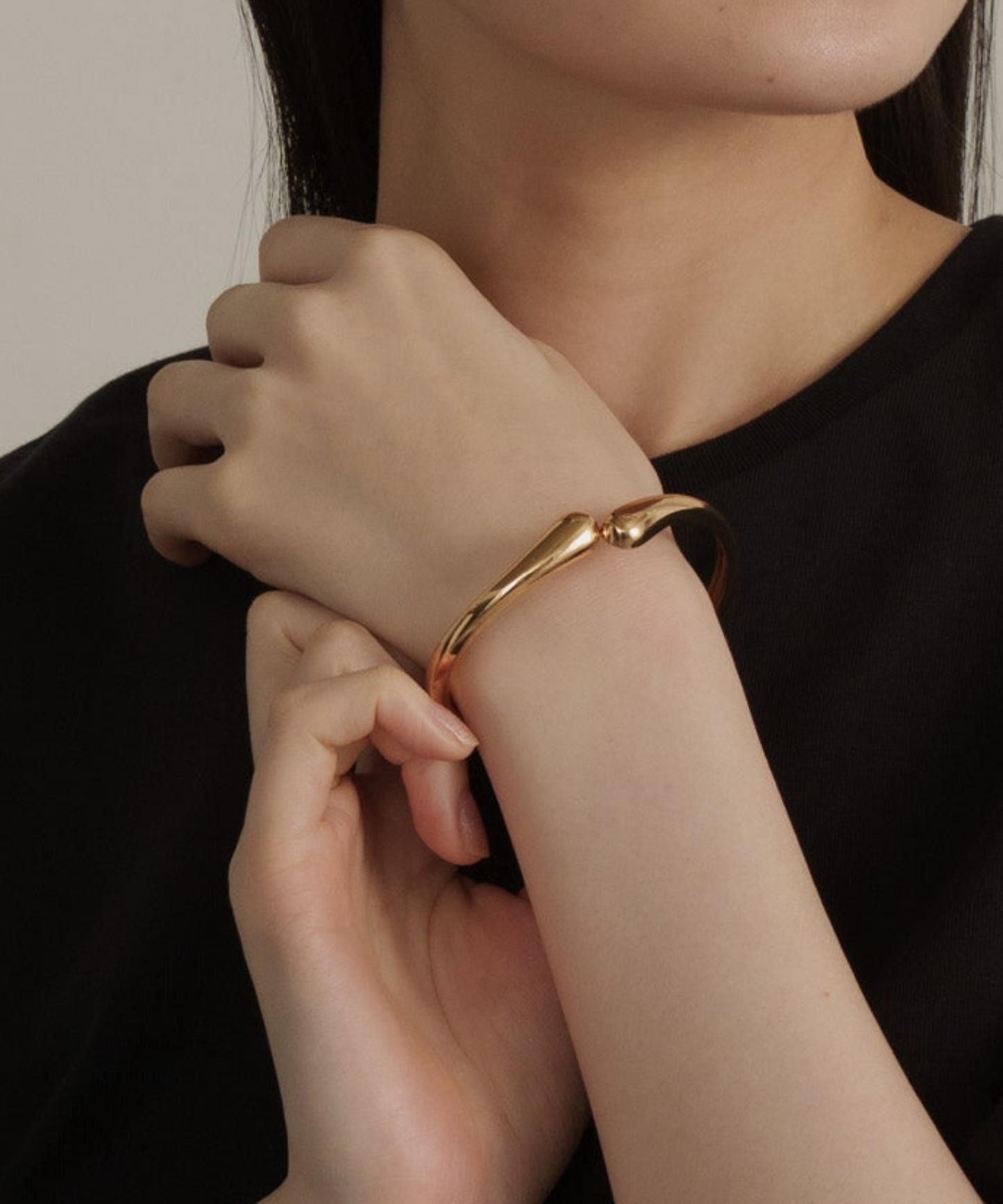 ホールドリストバングル【Gold】