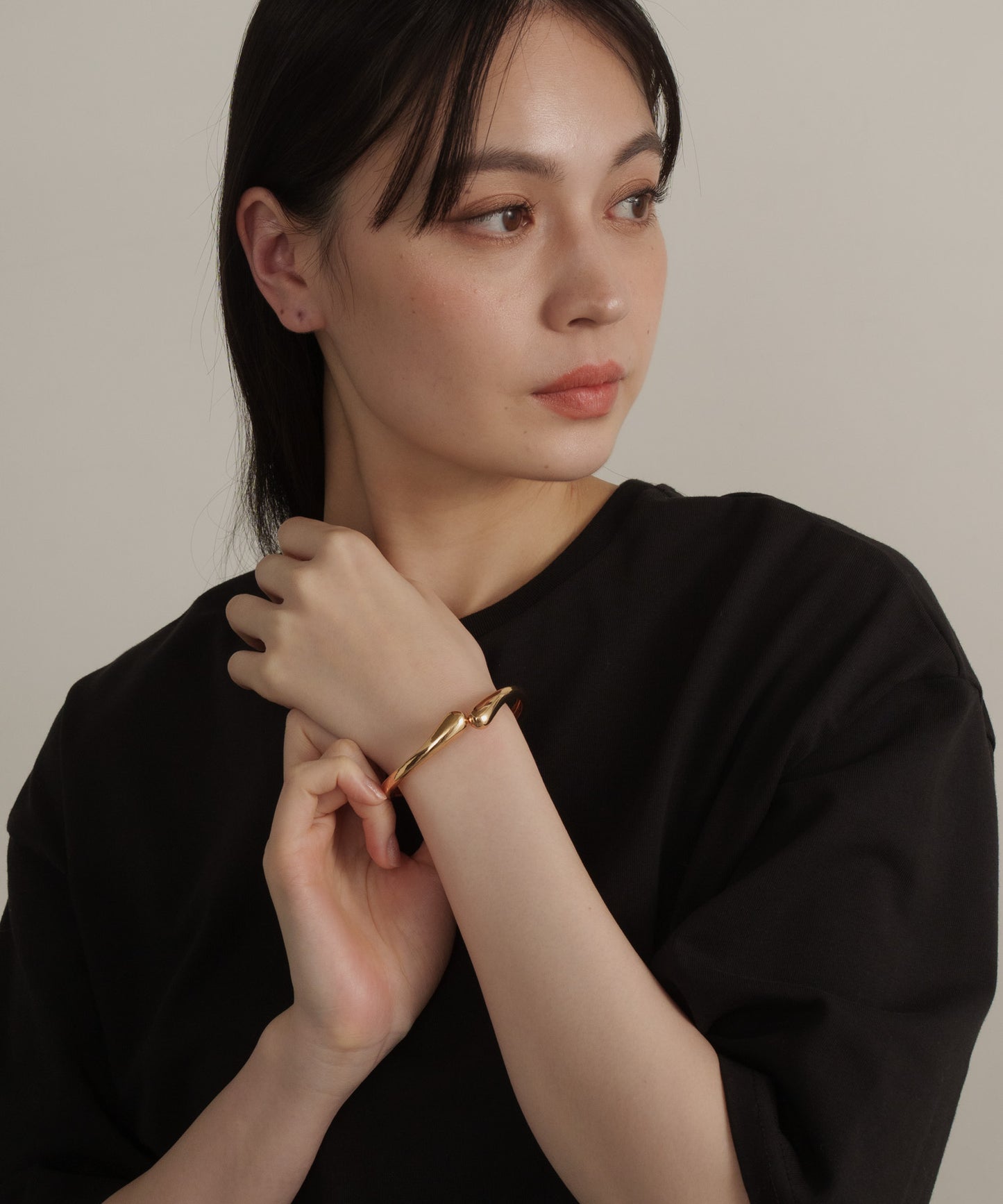 ホールドリストバングル【Gold】