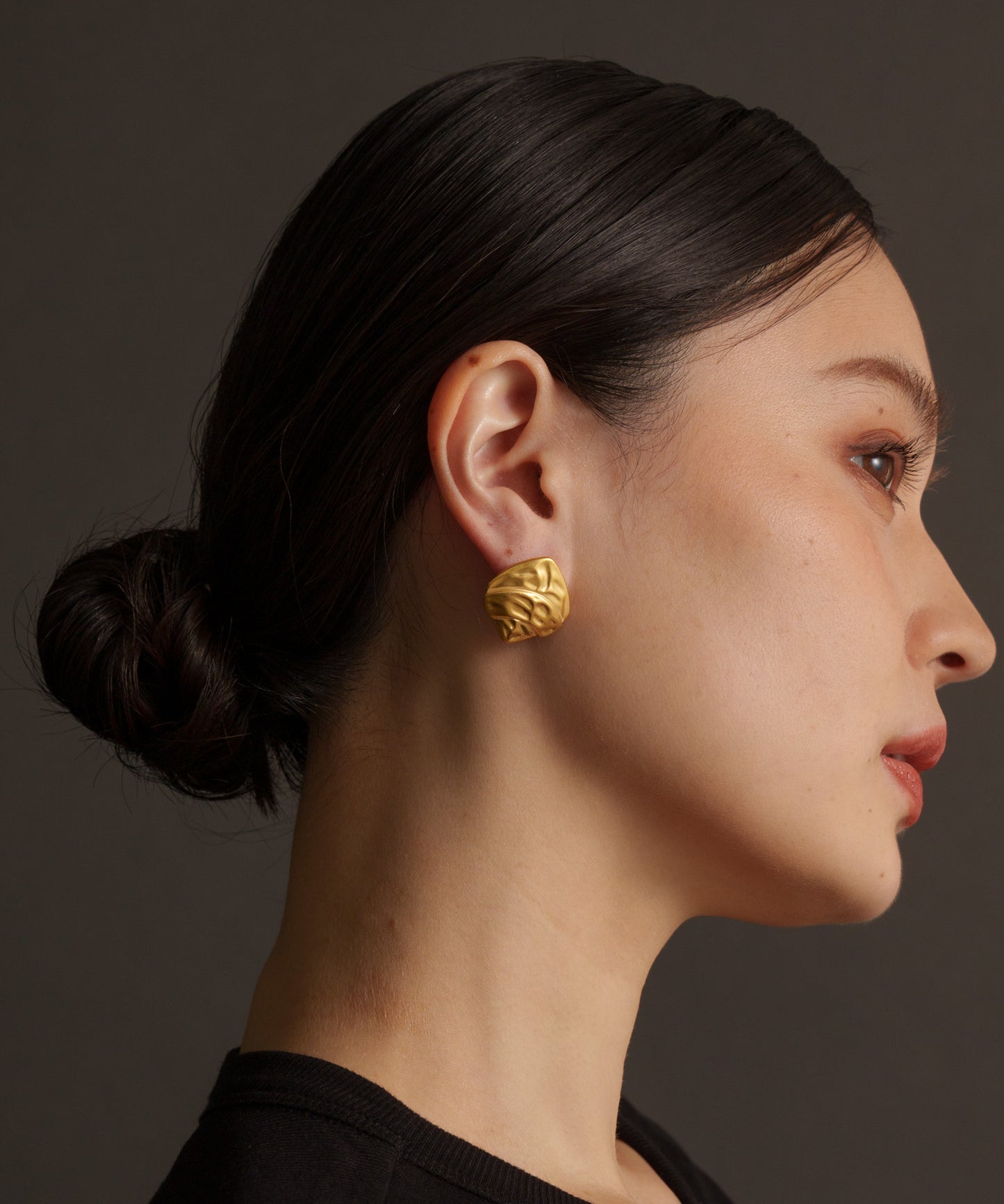 型押しスクエアヴィンテージピアス【Gold】