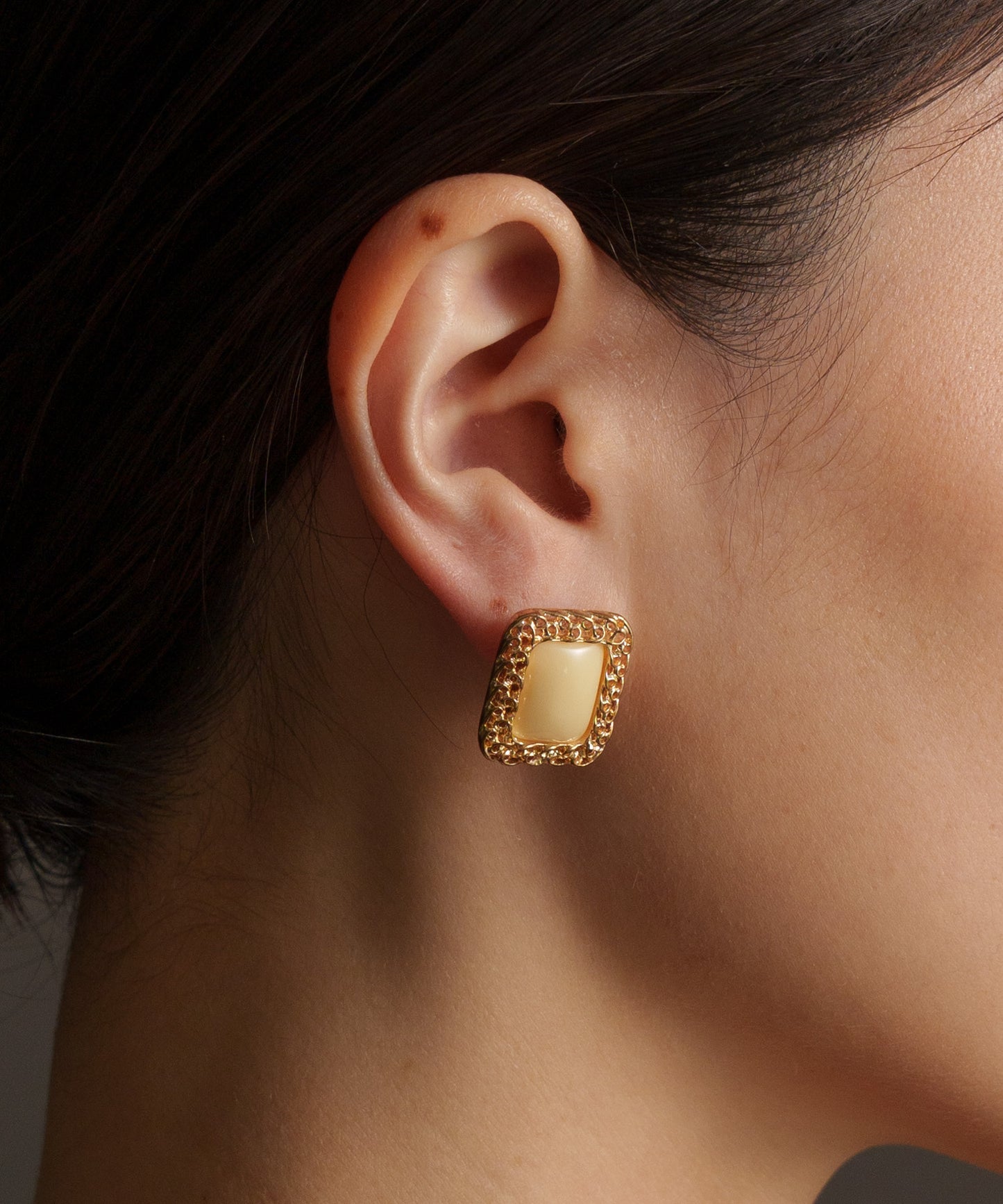 ヴィンテージスクエアストーンピアス【Ivory】