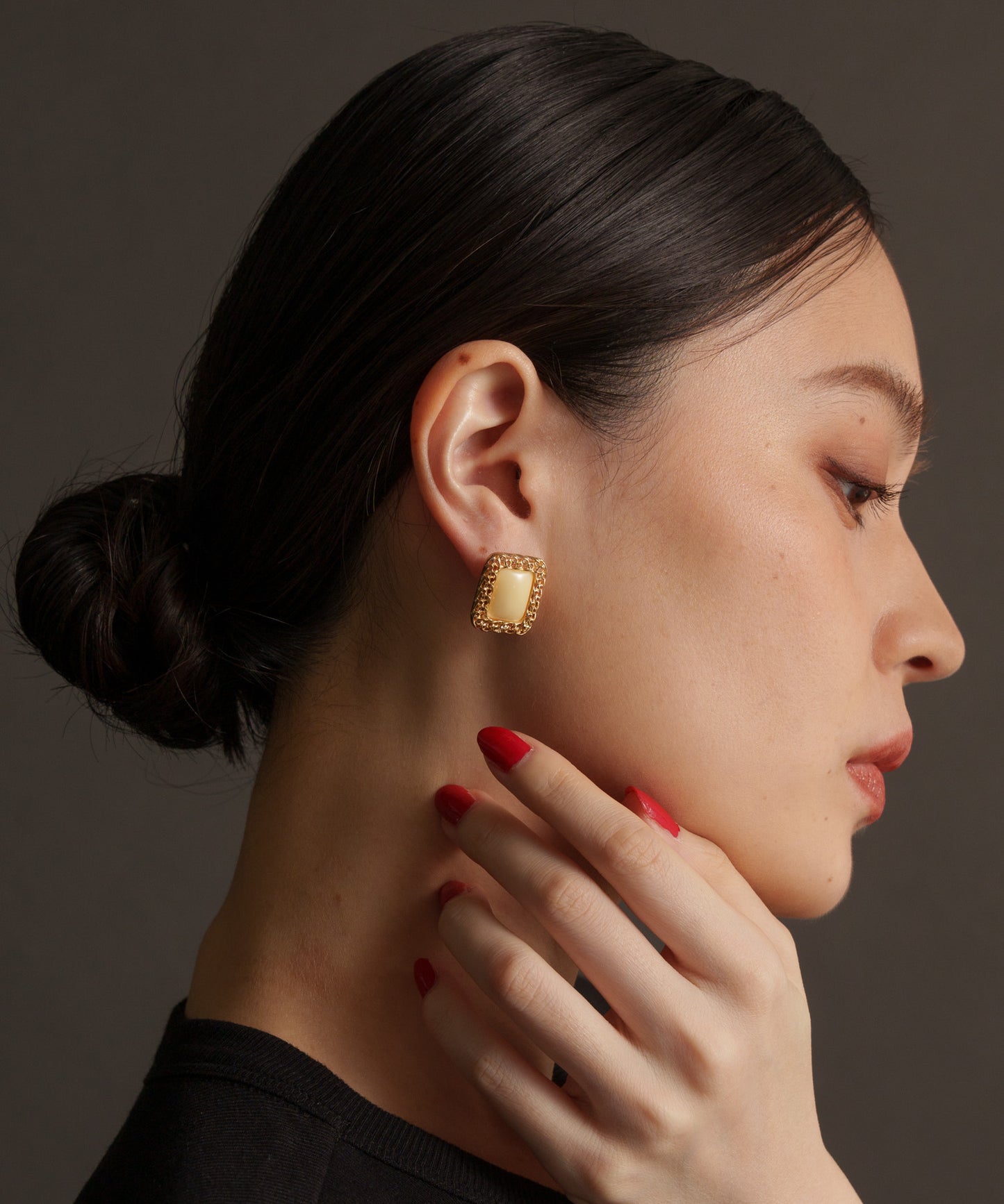 ヴィンテージスクエアストーンピアス【Ivory】