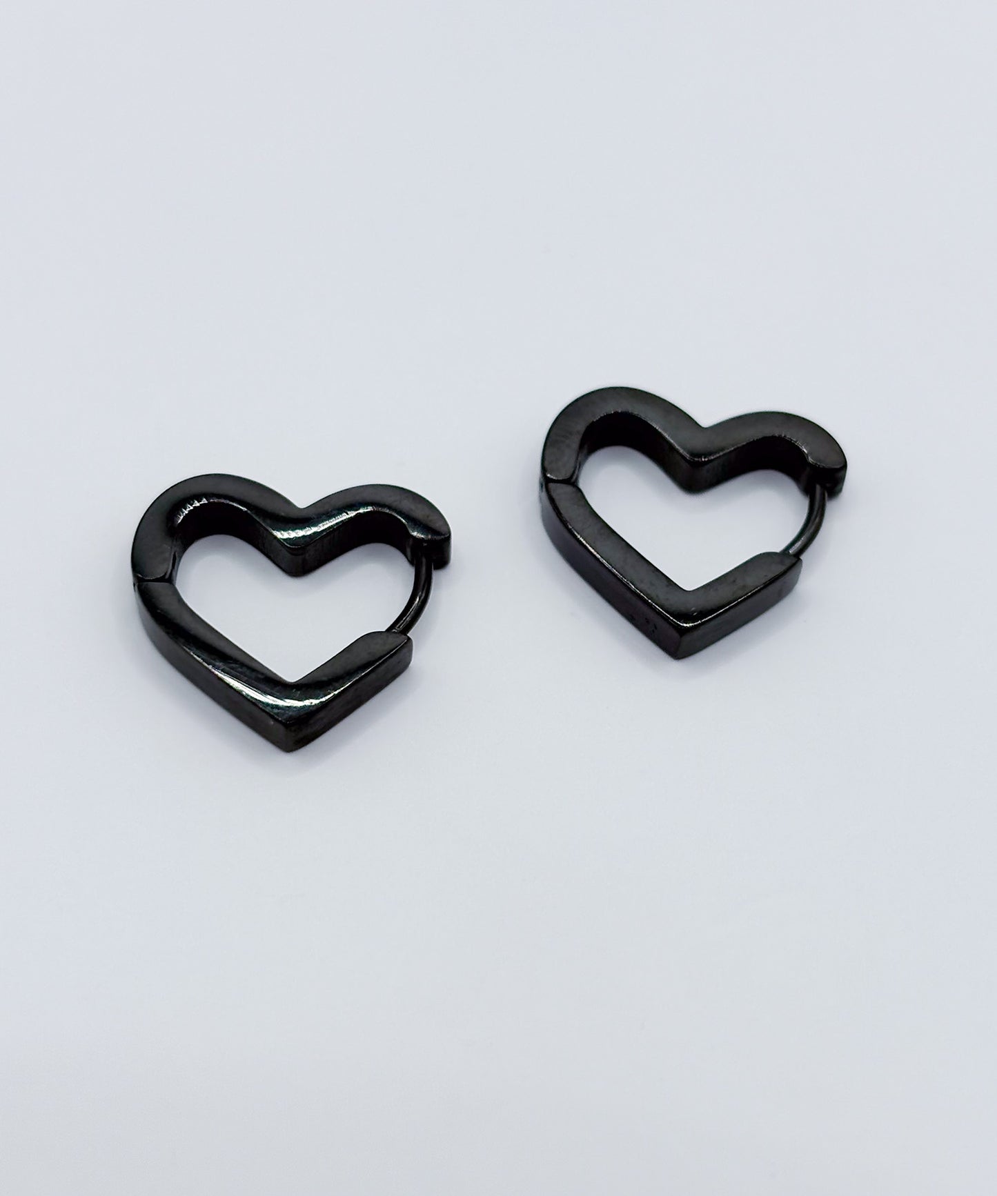 フラットハートピアス【Black】
