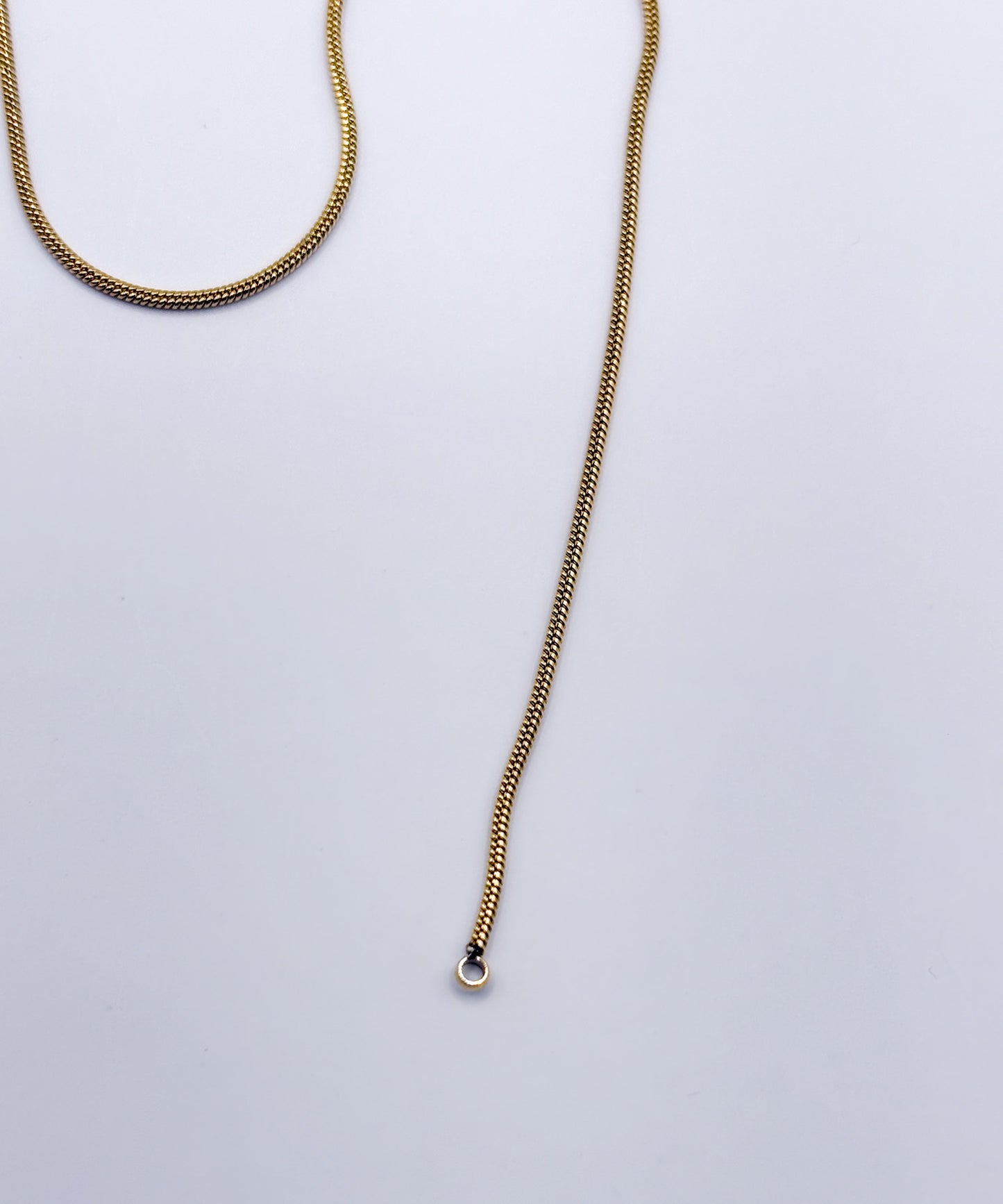 ベーシックスネークチェーンY字ネックレス【Gold】